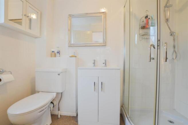 ensuite.jpg