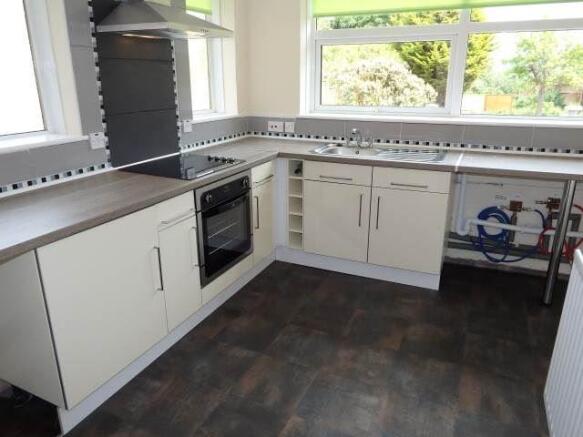FITTED KITCHEN 