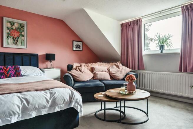 1301062-18-6835b74fa0c63.nef