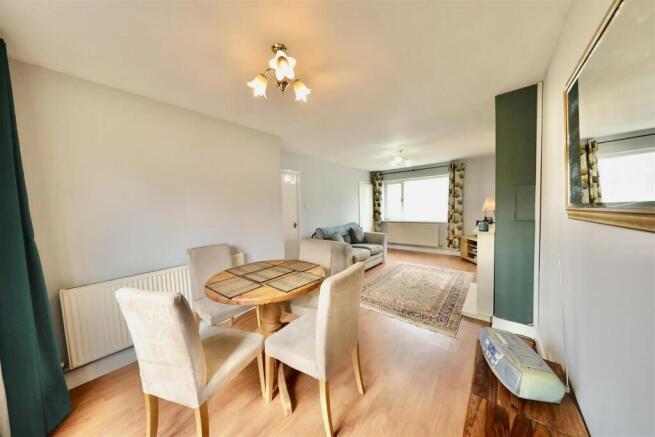 3 bed Semi-Detached for sale Image 6
