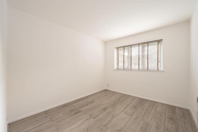 Higham Station Avenue, E4