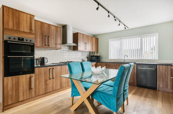 129846738682f07b63b729arw