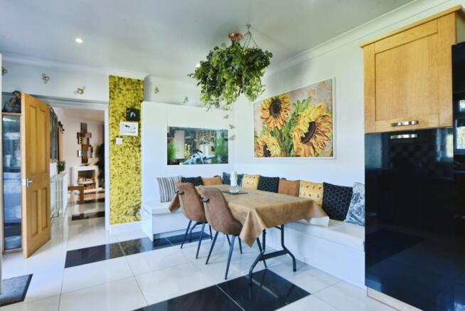 7 bed Bungalow for sale Image 7
