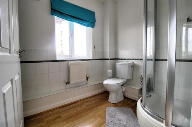 En-suite to master.jpg