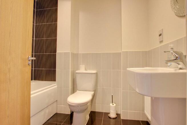 3 bed House to rent Image 10