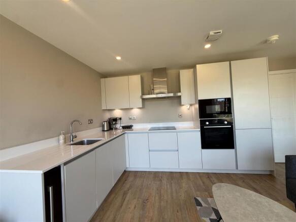 1 bed Apartment to rent Image 8