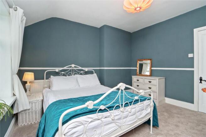 Bedroom 1 Pic 3