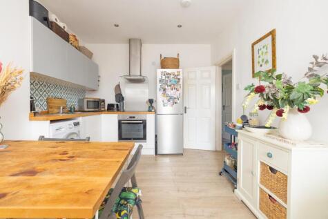 North Street, Southville