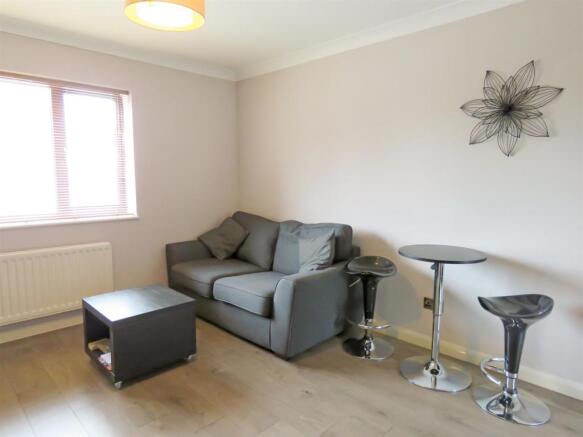 Lounge 1.JPG