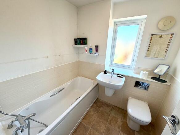 3 bed Semi-Detached for sale Image 8