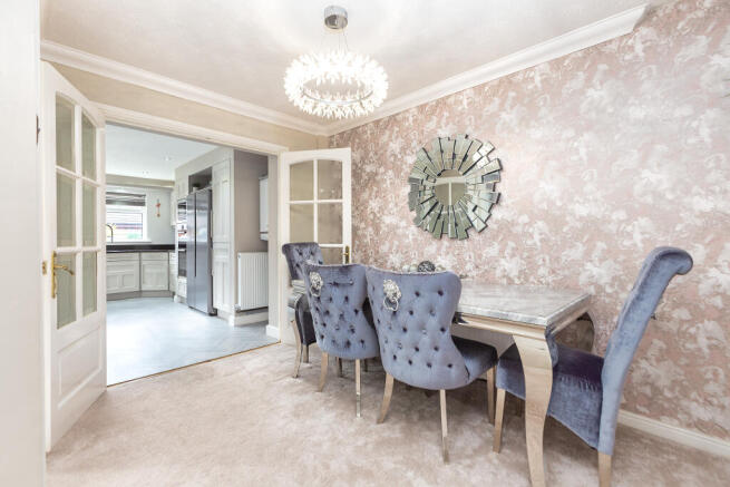4 bed Detached for sale Image 8