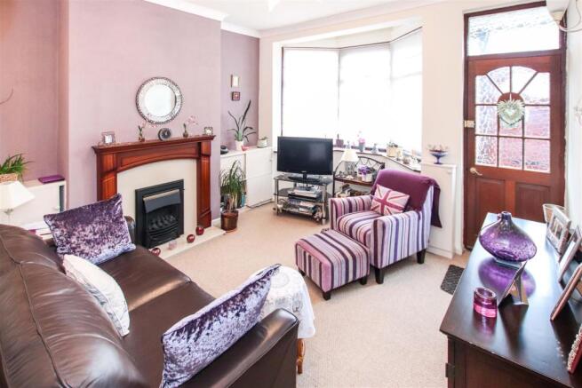 BAY FRONTED LOUNGE