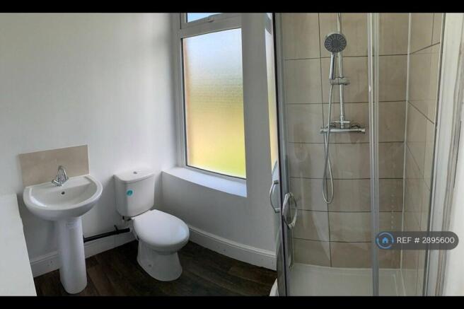 2 bed Terraced to rent Image 6