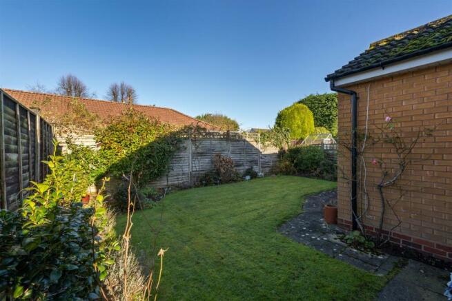1 Mollington Crescent, Shirley, B90 3RQ_4.jpg