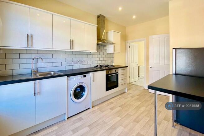 Modern Spacious Kitchen