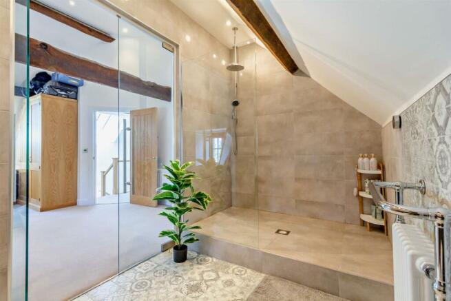 5 tr en suite main.jpg