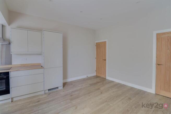3 bed Terraced to rent Image 5