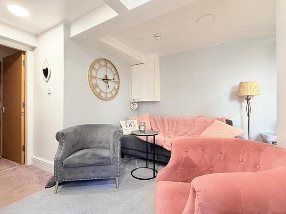 2 bed Flat for sale Image 5
