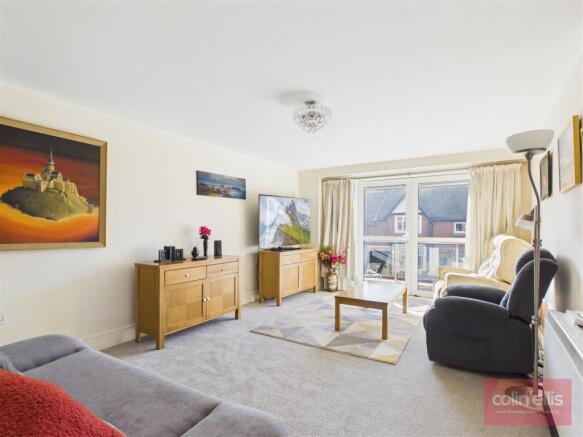2 bed Flat for sale Image 4