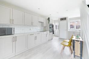 78, East Oval, Northampton NN5 7NP