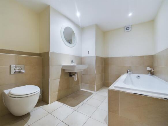 2 bed Flat to rent Image 6