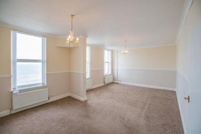 3 bed Apartment for sale Image 6
