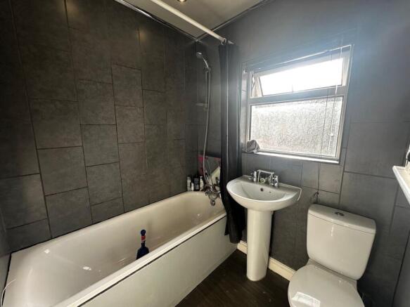 3 bed Terraced to rent Image 9
