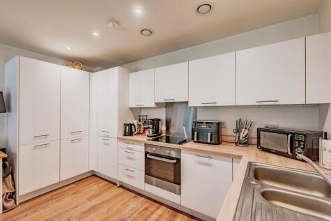 Marketfield Way, Redhill