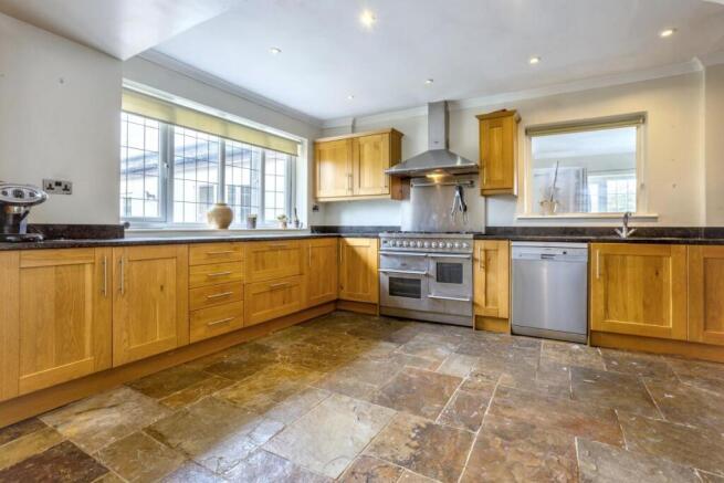 254A Wendover Road, Weston Turville, Aylesbury, Buckinghamshire, HP22 5TJ photo 4