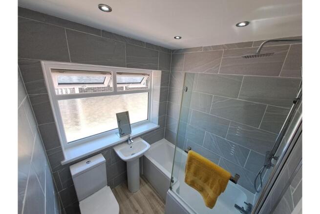 2 bed Semi-Detached Bungalow for sale Image 8