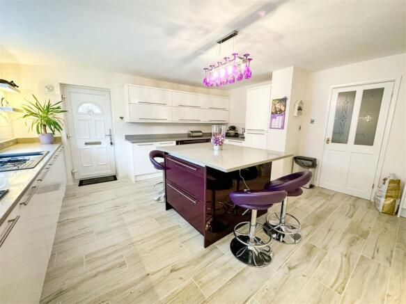 ALTERNATE VIEW OF KITCHEN/BREAKFAST ROOM