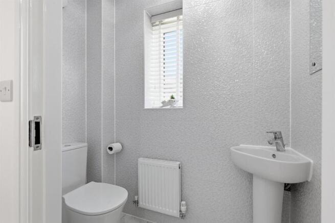 4 bed Detached for sale Image 12