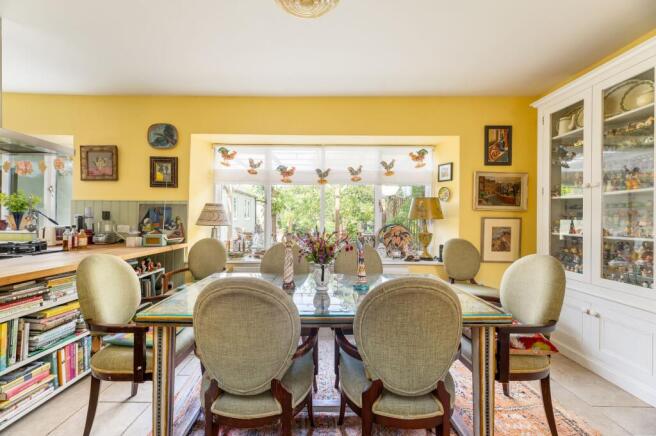 4 bed Detached for sale Image 11