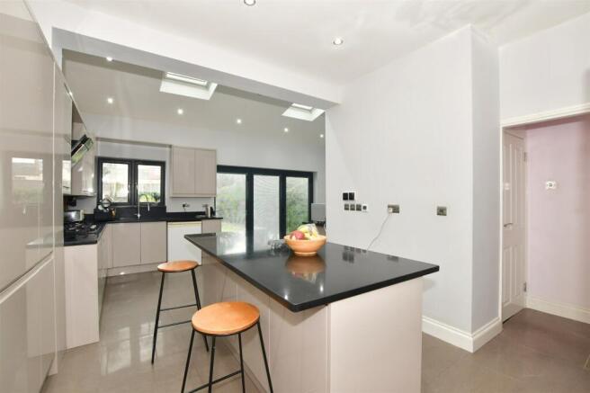Kitchen/Breakfast Area
