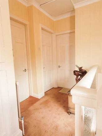 FIRST FLOOR LANDING