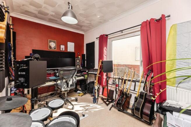 3 bed Semi-Detached for sale Image 11