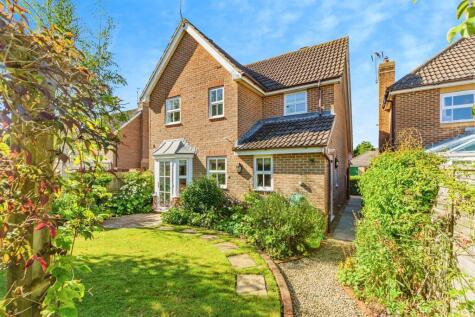 Red Deer Close, Horsham, RH13 image 18