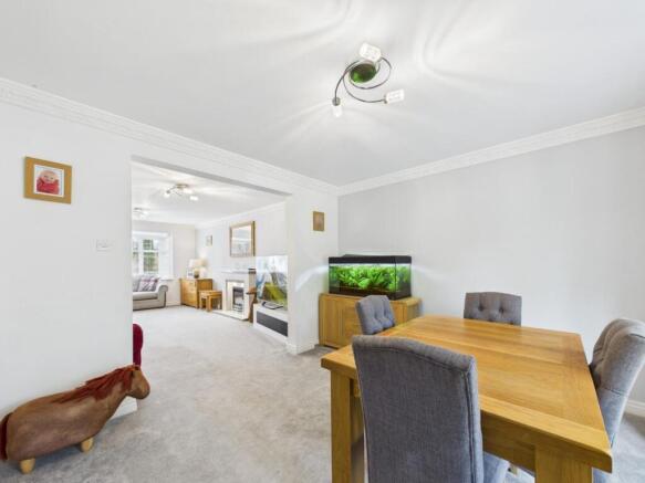 4 bed Detached for sale Image 8