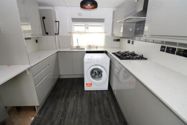 Kitchen 2.JPG