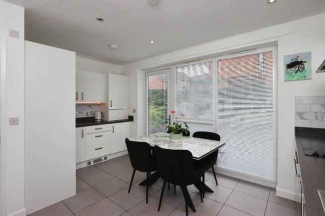 4 bed Semi-Detached for sale Image 5