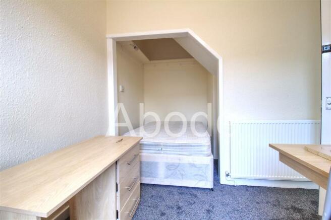 5 bed House to rent Image 9