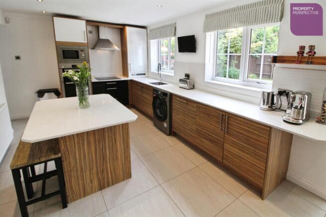 4 bed Detached for sale Image 3