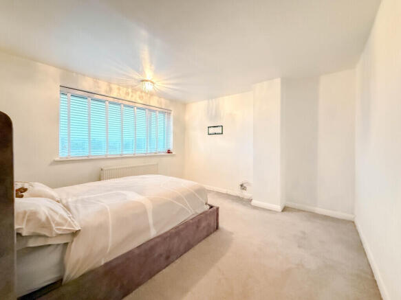 3 bed Semi-Detached for sale Image 11