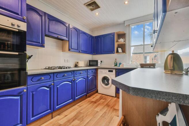 3 bed Flat for sale Image 6