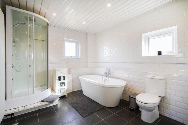 4 bed Detached for sale Image 12