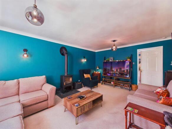 4 bed Detached for sale Image 4