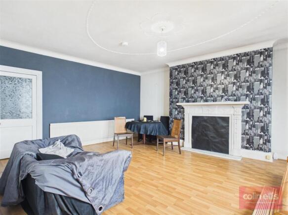 2 bed Flat for sale Image 6