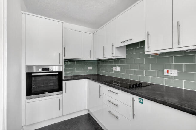 Acorn Drive, Wokingham, RG40 photo 4
