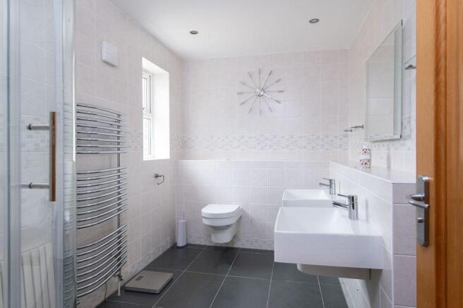 Ensuite to Bed 1