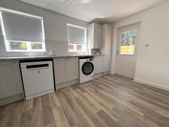 3 bed House to rent Image 4